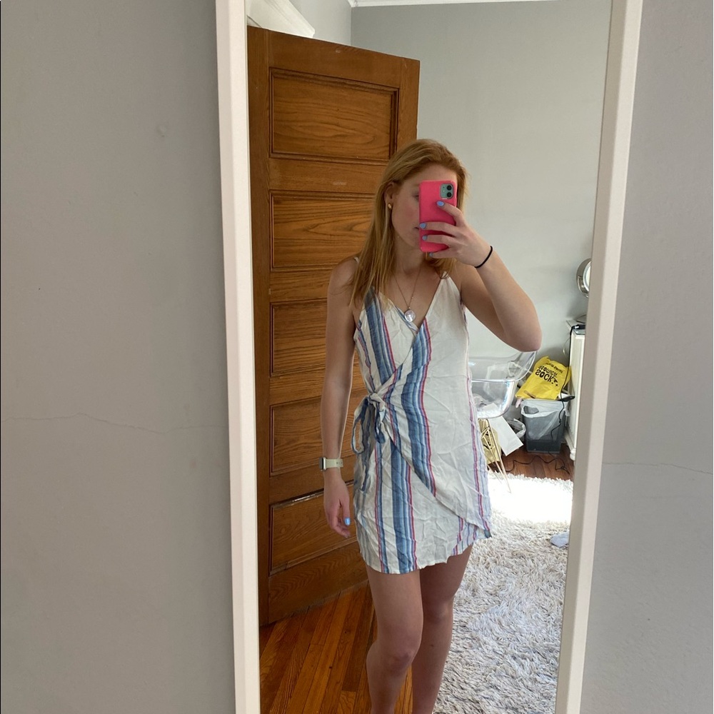 LULU’S WOMENS STRIPED WRAP DRESS